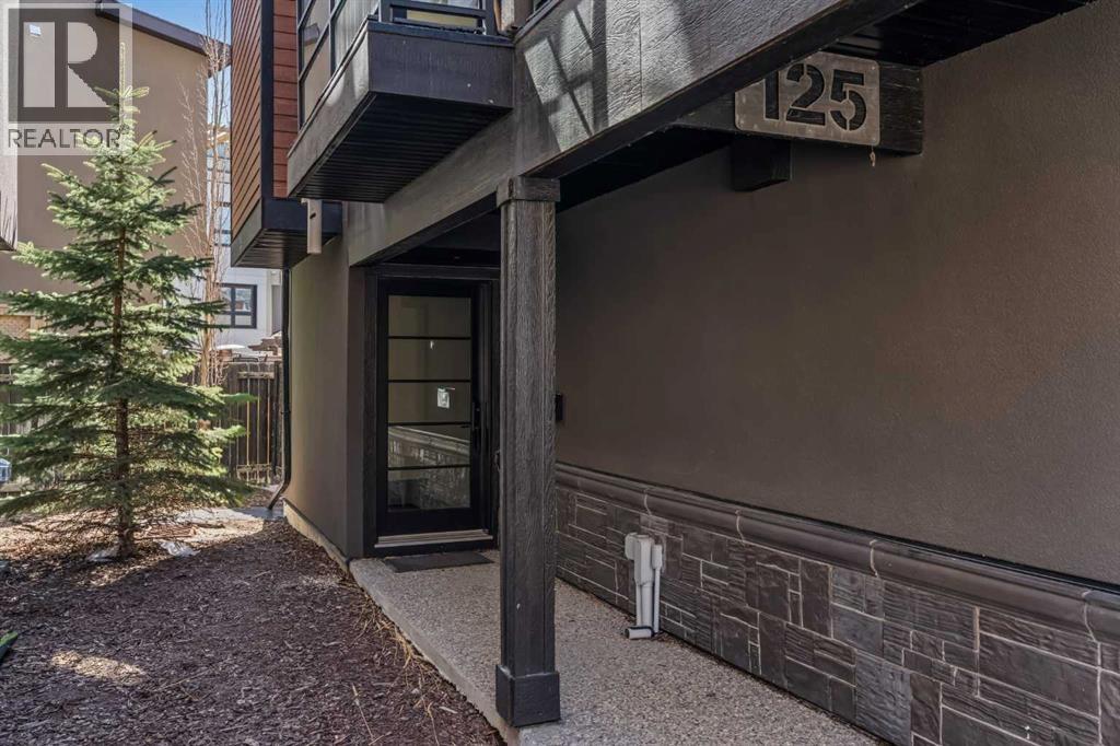 Row / Townhouse for Sale in 125 41 Avenue SW|Calgary, Alberta T2S3H3 2