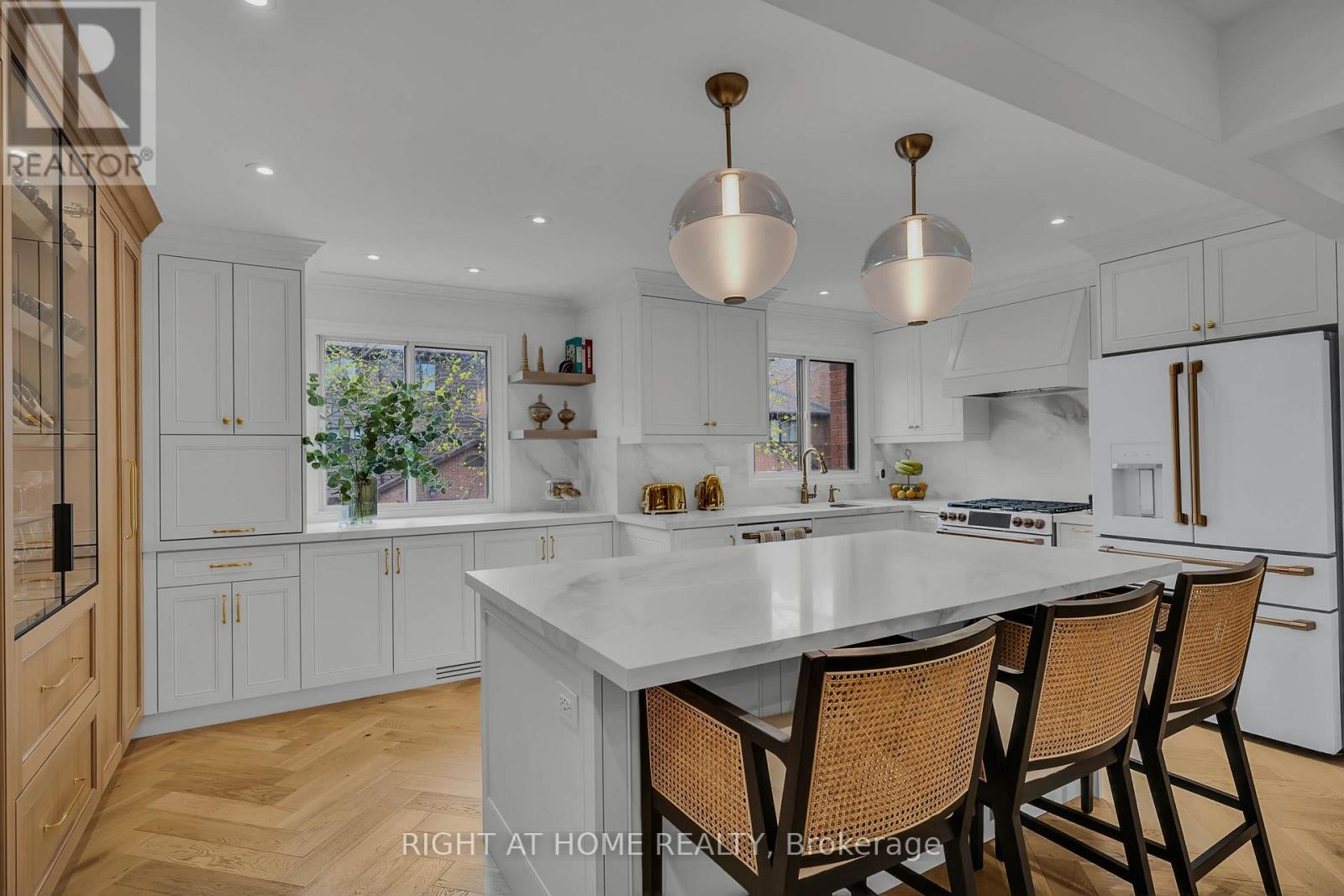 Row / Townhouse for Sale in 43 - 4165 FIELDGATE DRIVE|Mississauga (Rathwood), Ontario L4W2M9