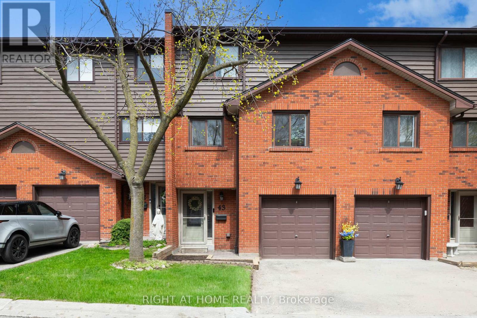 Row / Townhouse for Sale in 43 - 4165 FIELDGATE DRIVE|Mississauga (Rathwood), Ontario L4W2M9 2