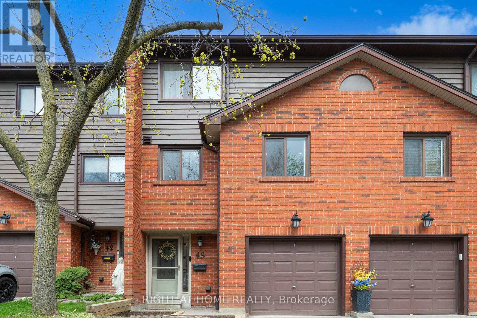 Row / Townhouse for Sale in 43 - 4165 FIELDGATE DRIVE|Mississauga (Rathwood), Ontario L4W2M9 3