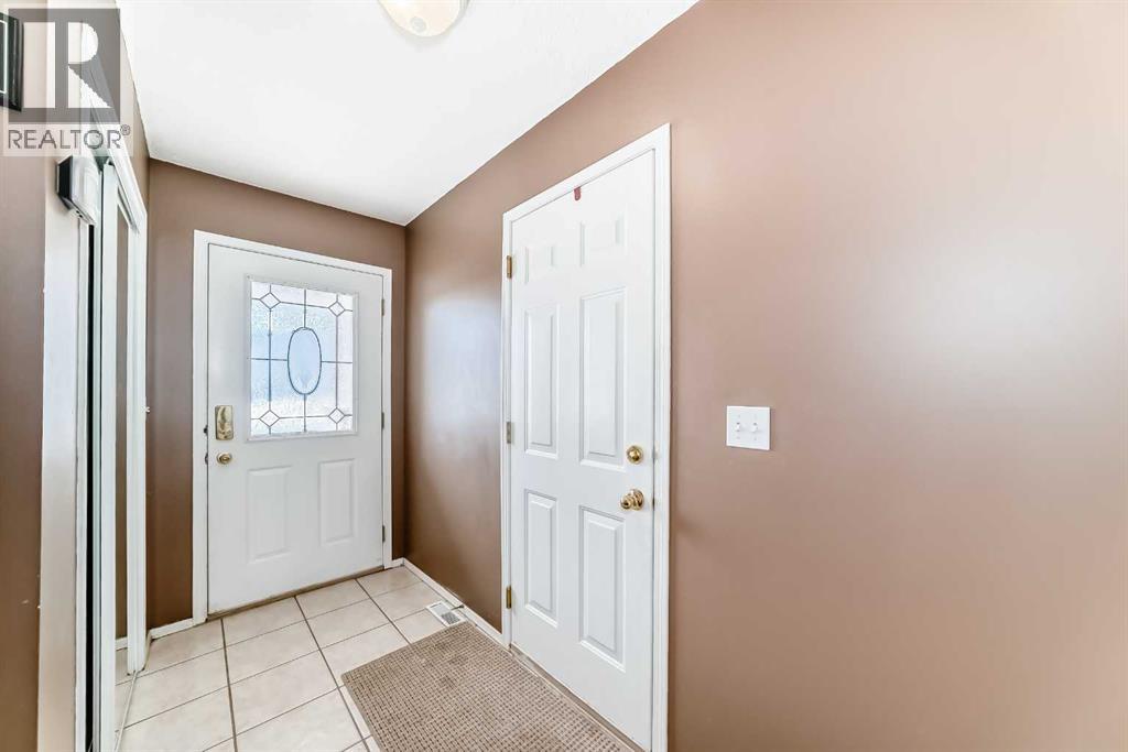 Row / Townhouse for Sale in 82 Holmwood Avenue NW|Calgary, Alberta T2K6K7 4