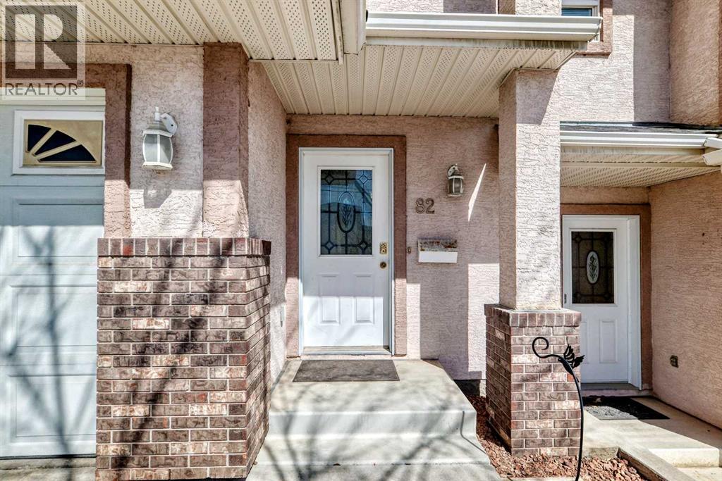 Row / Townhouse for Sale in 82 Holmwood Avenue NW|Calgary, Alberta T2K6K7 2