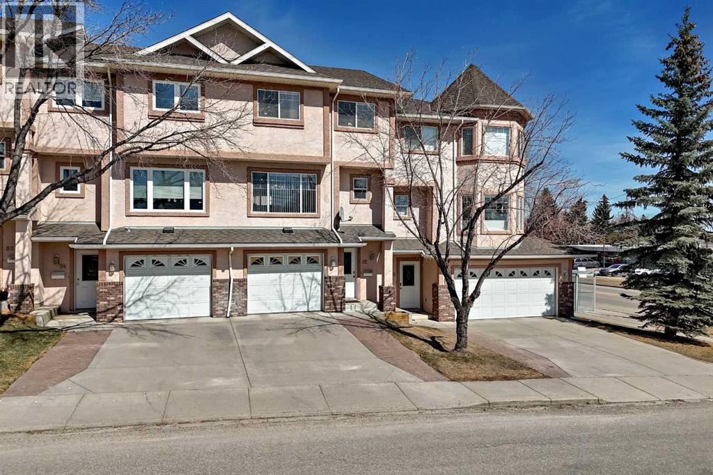 Row / Townhouse for Sale in 82 Holmwood Avenue NW|Calgary, Alberta T2K6K7