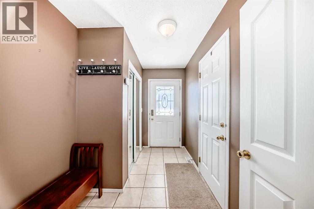 Row / Townhouse for Sale in 82 Holmwood Avenue NW|Calgary, Alberta T2K6K7 3