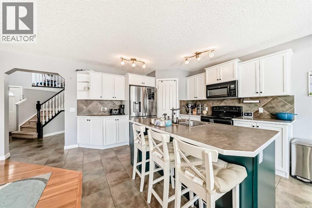 House for Sale in 368 Cranfield Gardens SE|Calgary, Alberta T3M1H8 4