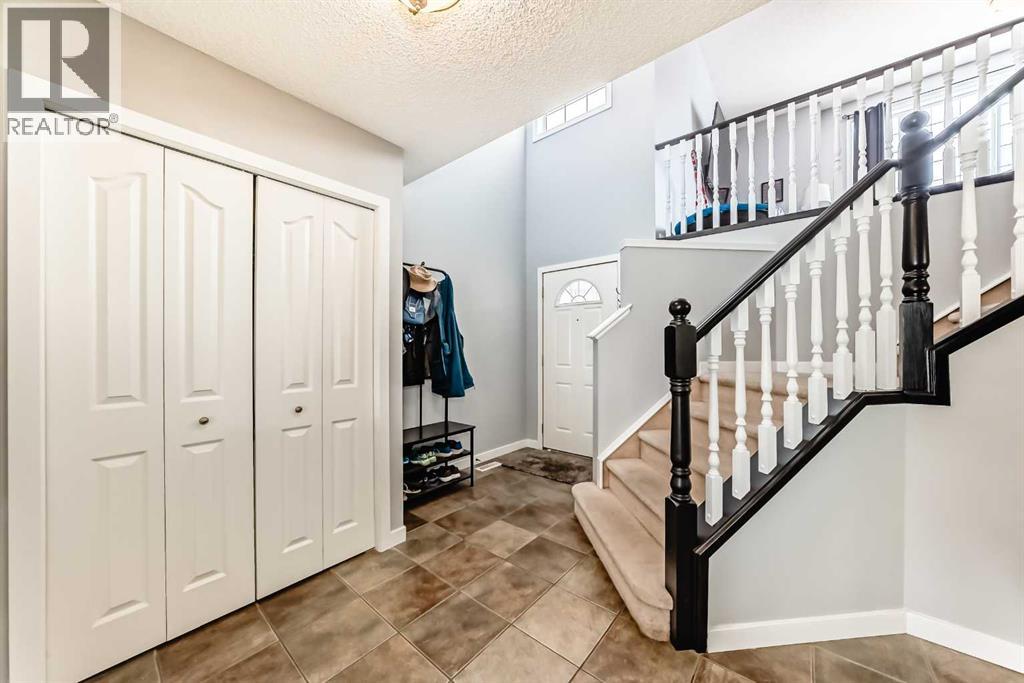 House for Sale in 368 Cranfield Gardens SE|Calgary, Alberta T3M1H8 3