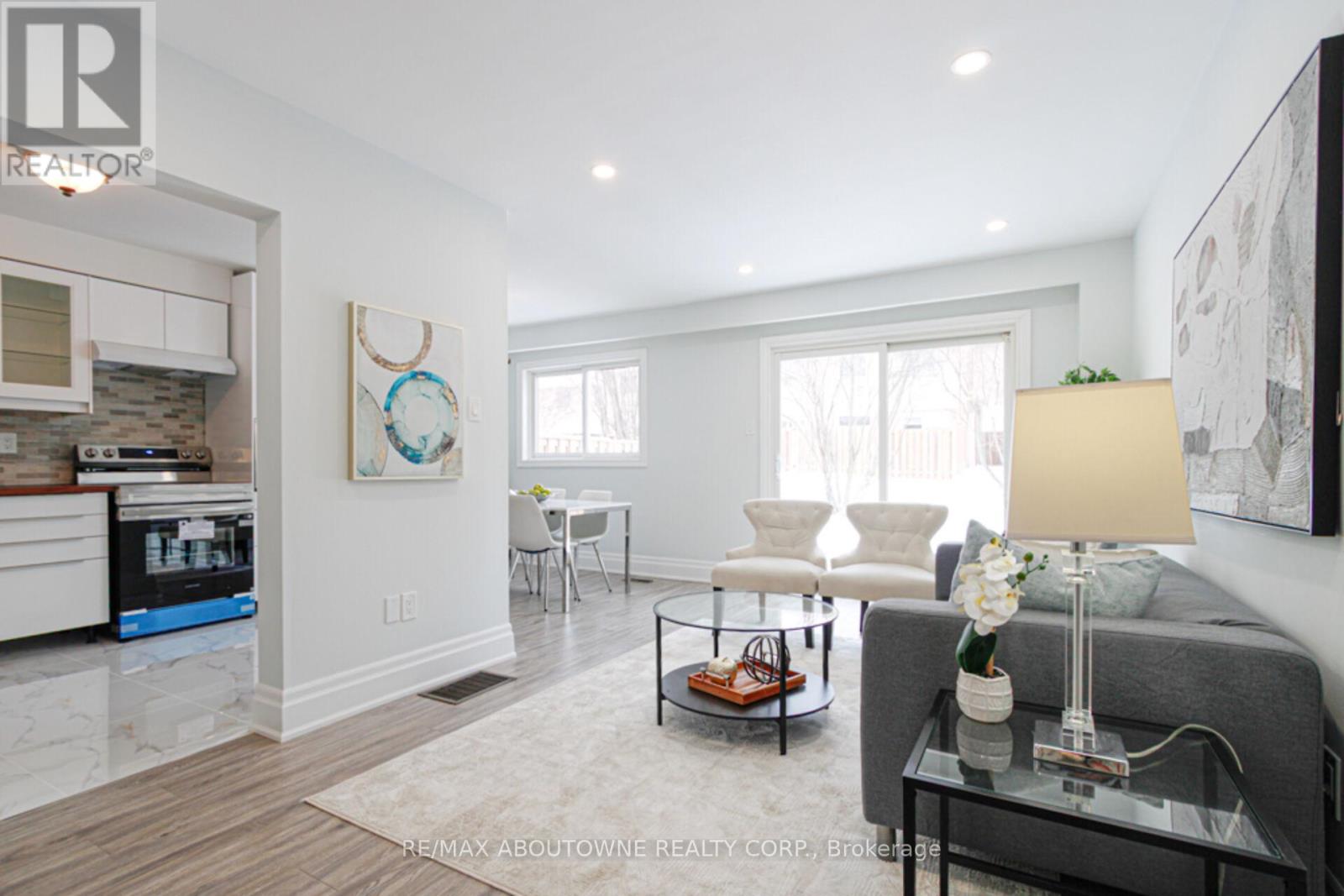 Row / Townhouse for Sale in 41 - 1532 LANCASTER DRIVE|Oakville (FA Falgarwood), Ontario L6H2Z3 4