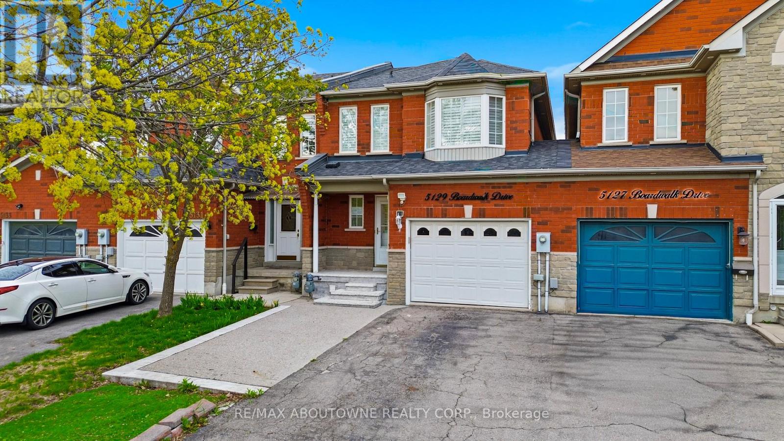 Row / Townhouse for Sale in 5129 BOARDWALK DRIVE|Mississauga (Hurontario), Ontario L5R3X7 2