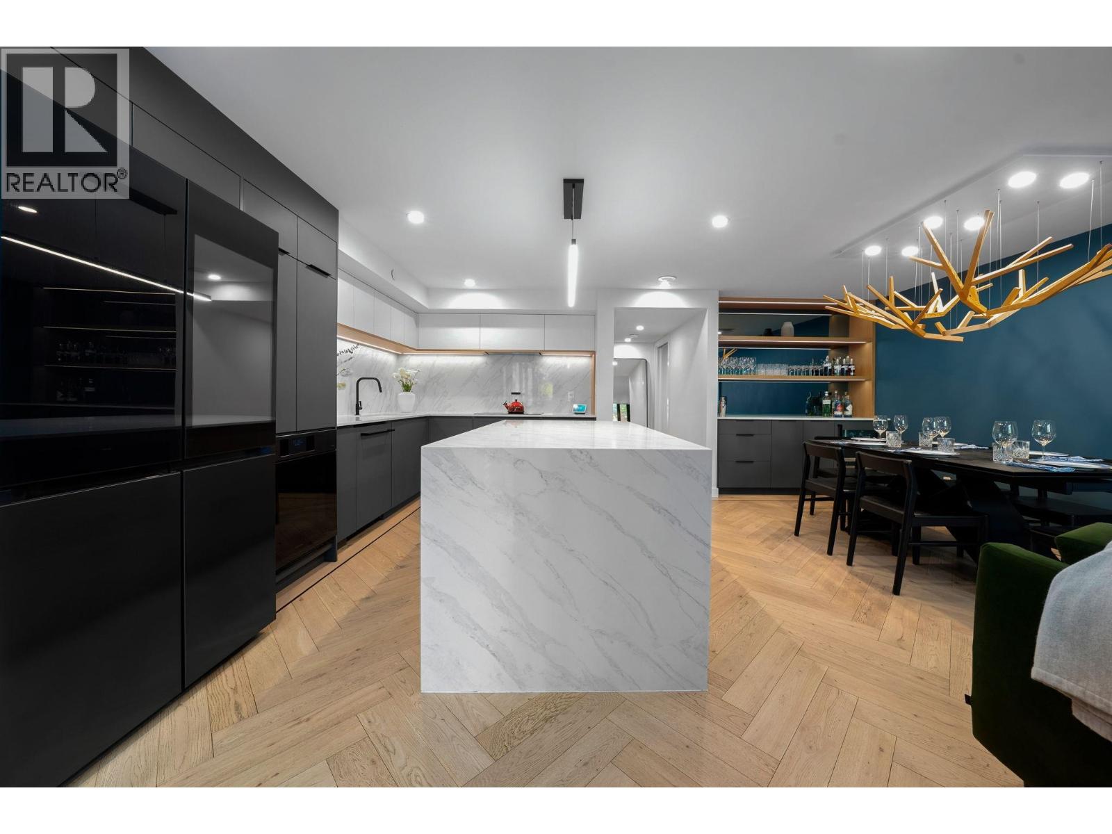 918 HOMER STREET|Vancouver, British Columbia V6B1T7