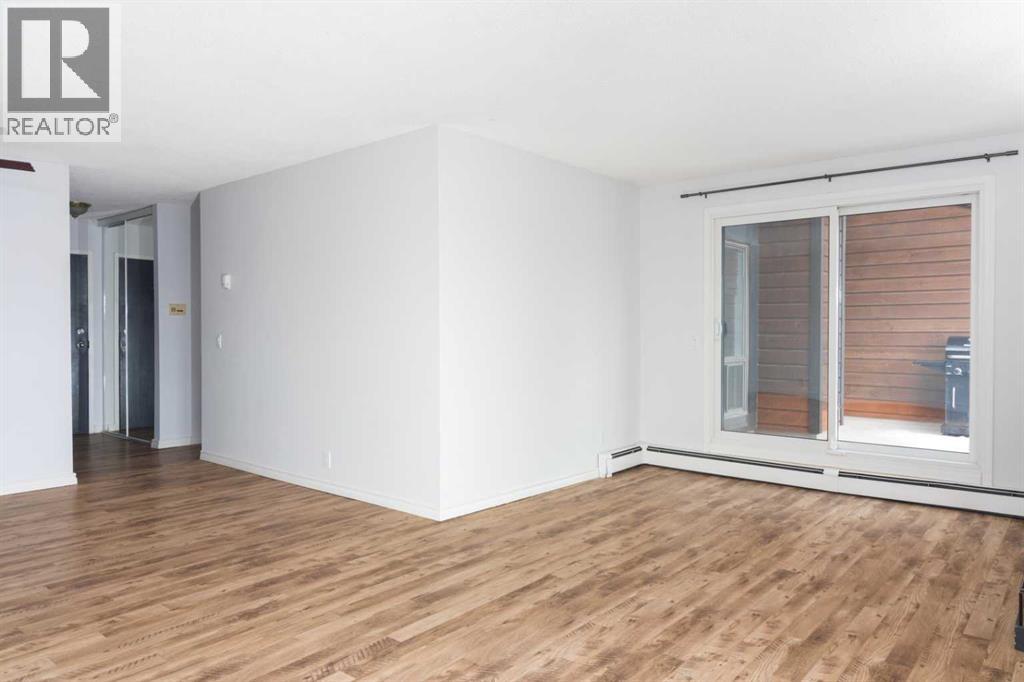 Apartment for Sale in 302, 2611 15A Street SW|Calgary, Alberta T2T4C1 3