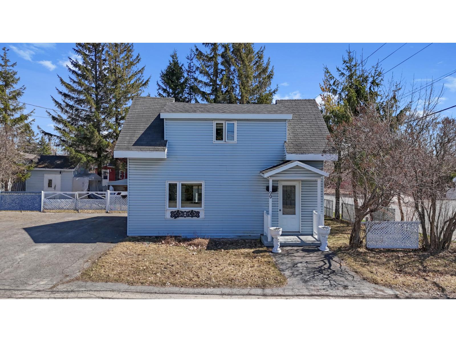 99 Av. Boucherville, Mont-Joli, Quebec G5H1J4