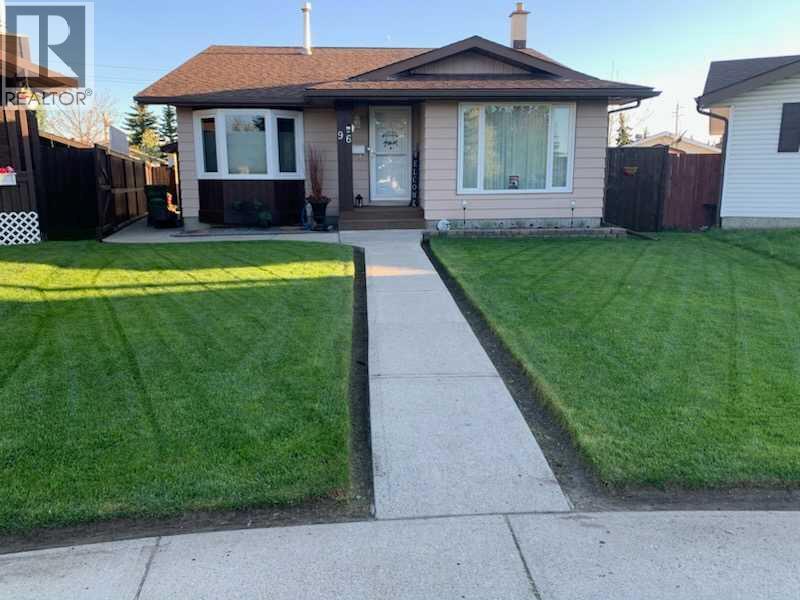 House for Sale in 96 Fallswater Road NE|Calgary, Alberta T3J1B1 2