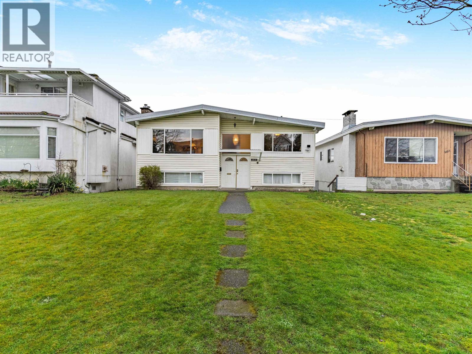 3031 E 16TH AVENUE|Vancouver, British Columbia V5M2M4