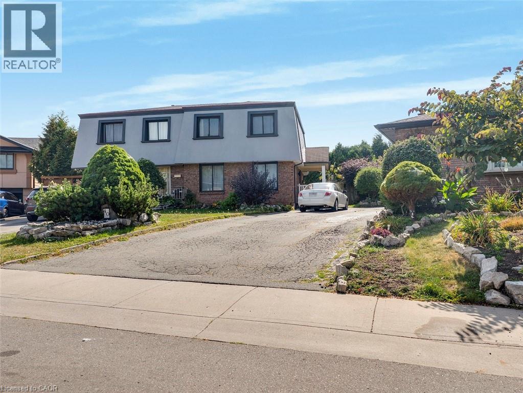 40 YEOVILLE Court, Hamilton, Ontario L9C5W3
