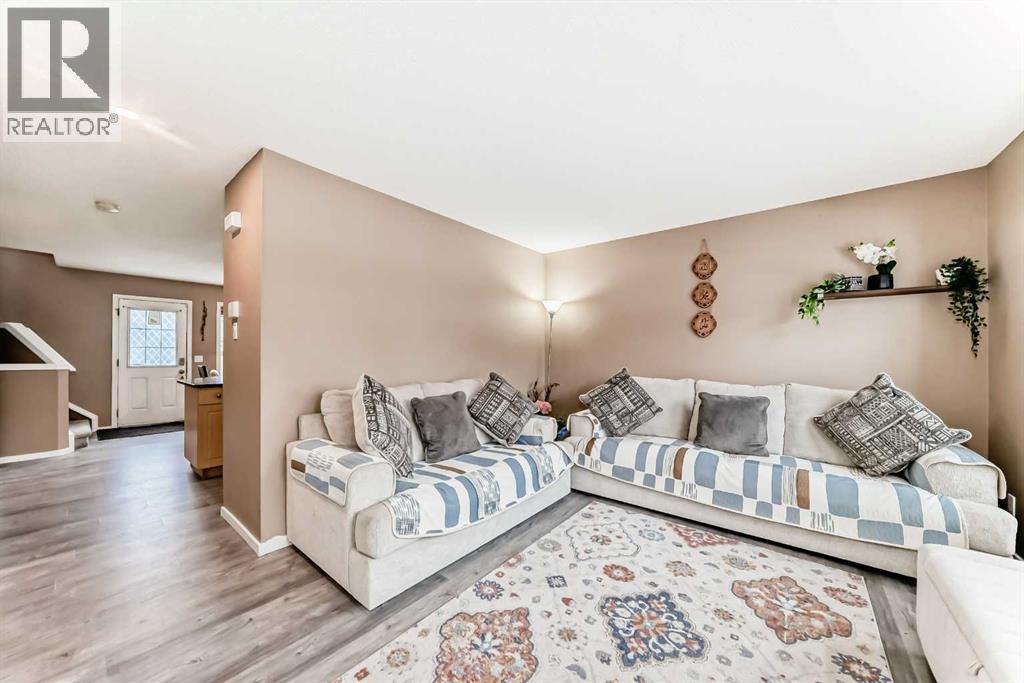 Duplex for Sale in 32 SADDLEBROOK Place NE|Calgary, Alberta T3J5M3 5