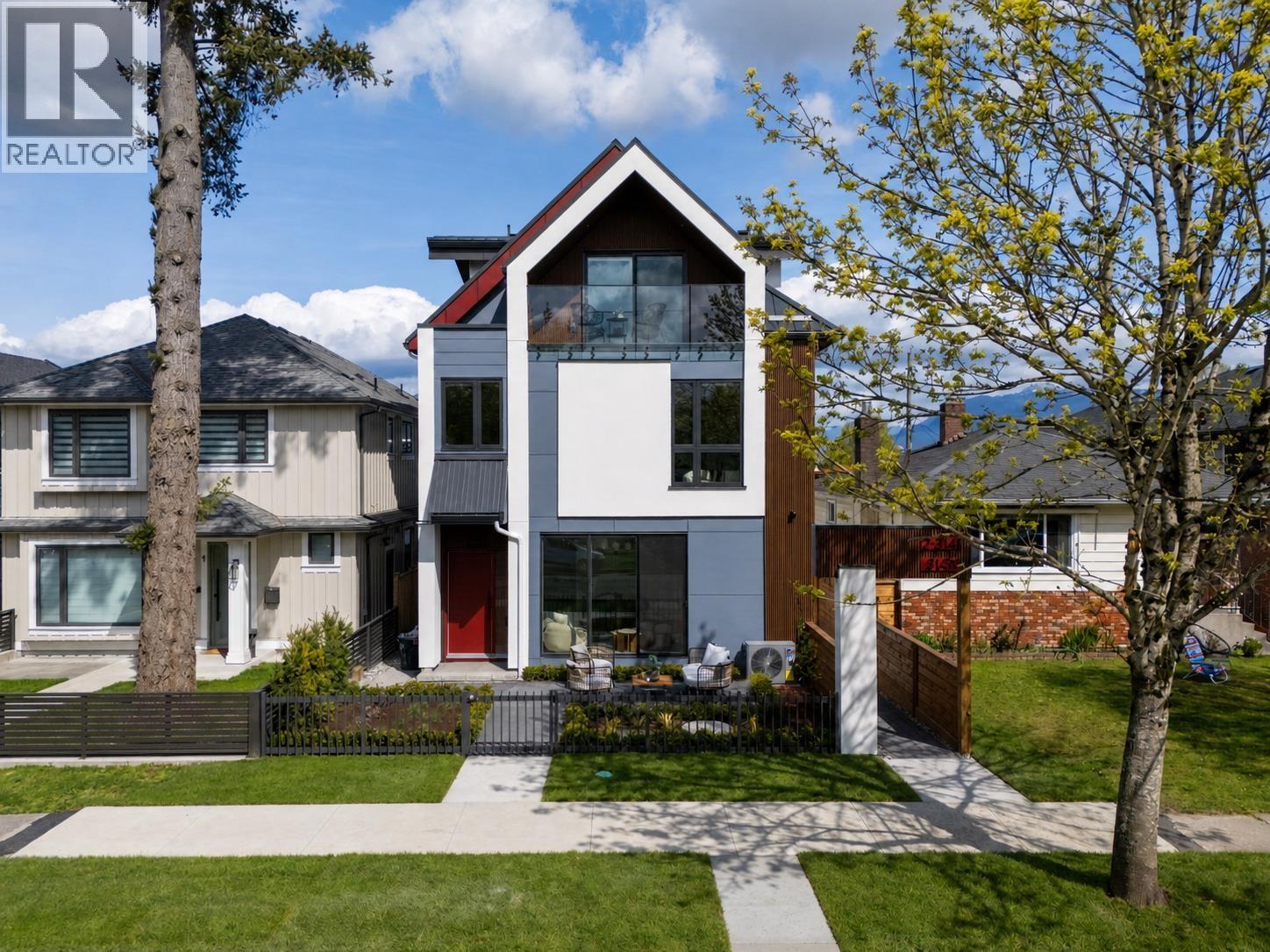 1 3141 E 19 AVENUE|Vancouver, British Columbia V5M2T2