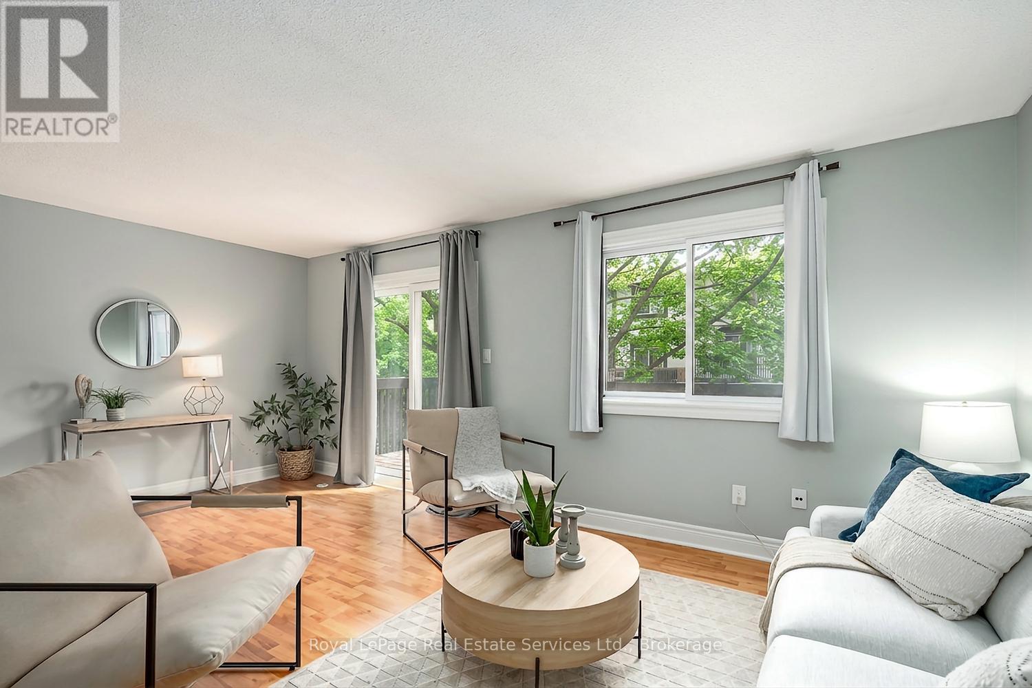 Row / Townhouse for Sale in 24 - 2651 AQUITAINE AVENUE|Mississauga (Meadowvale), Ontario L5N1V5 2