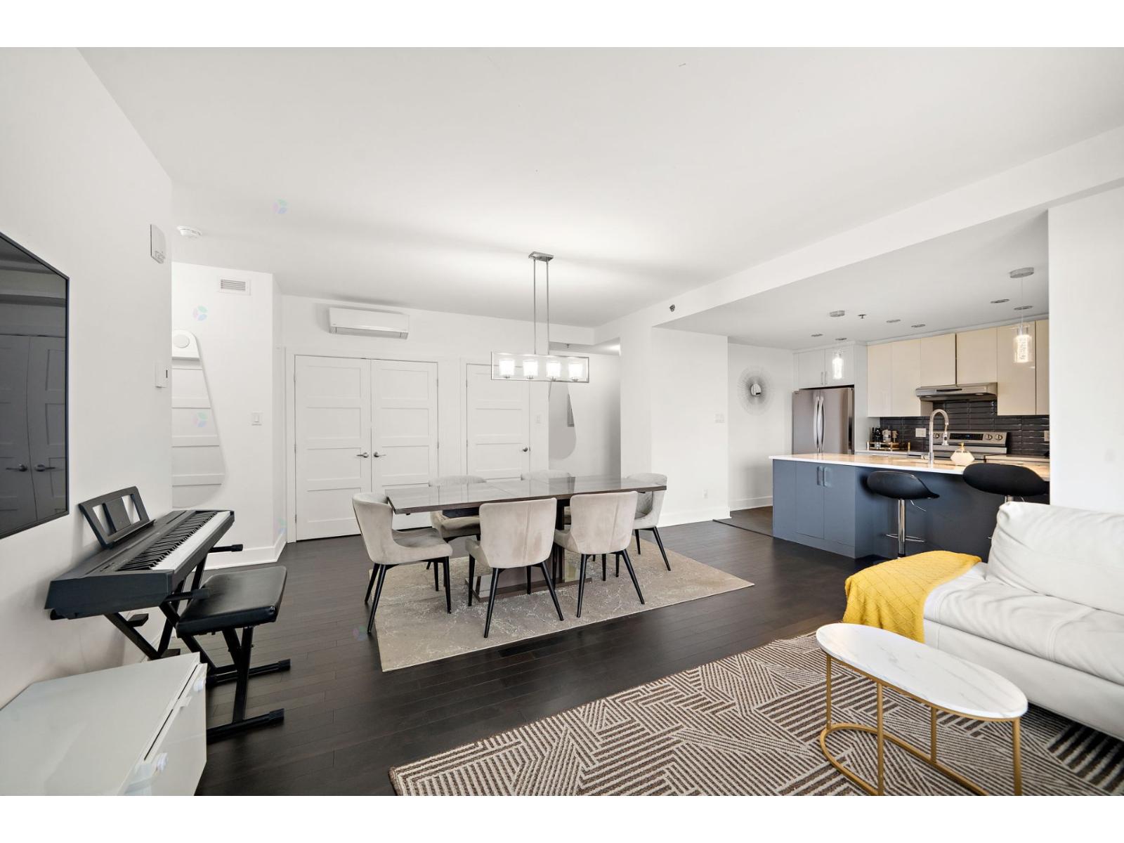 2815 Av. du Cosmodôme, #803, Laval (Chomedey), Quebec H7T0K5