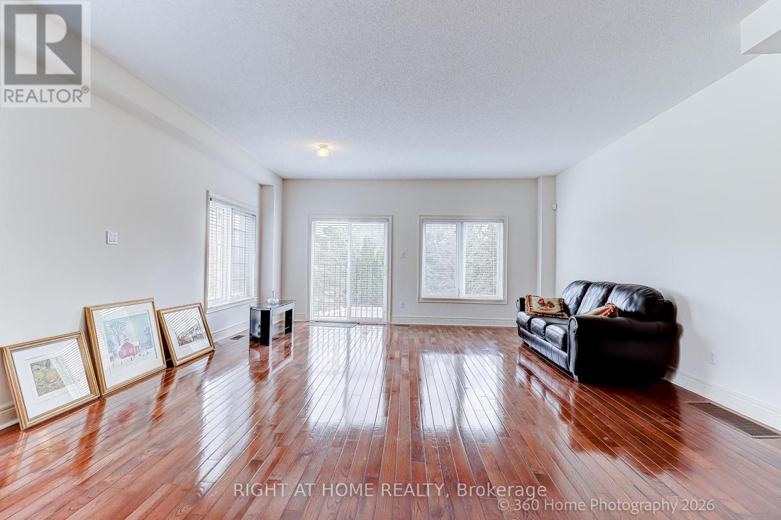 Row / Townhouse for Sale in 2 - 1130 CAWTHRA ROAD|Mississauga (Mineola), Ontario L5G4V7 2