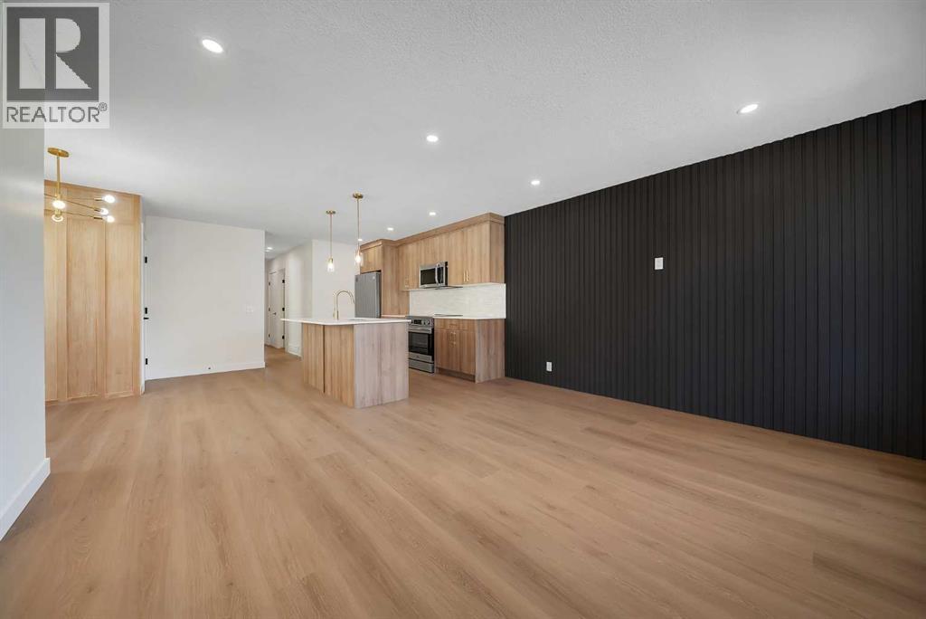 Duplex for Sale in 7814 21 Street SE|Calgary, Alberta T2C1Y7 3