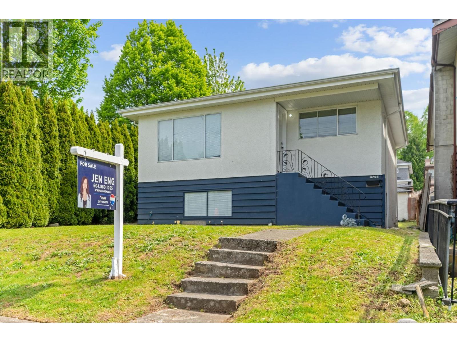 5702 LANCASTER STREET|Vancouver, British Columbia V5R4A7