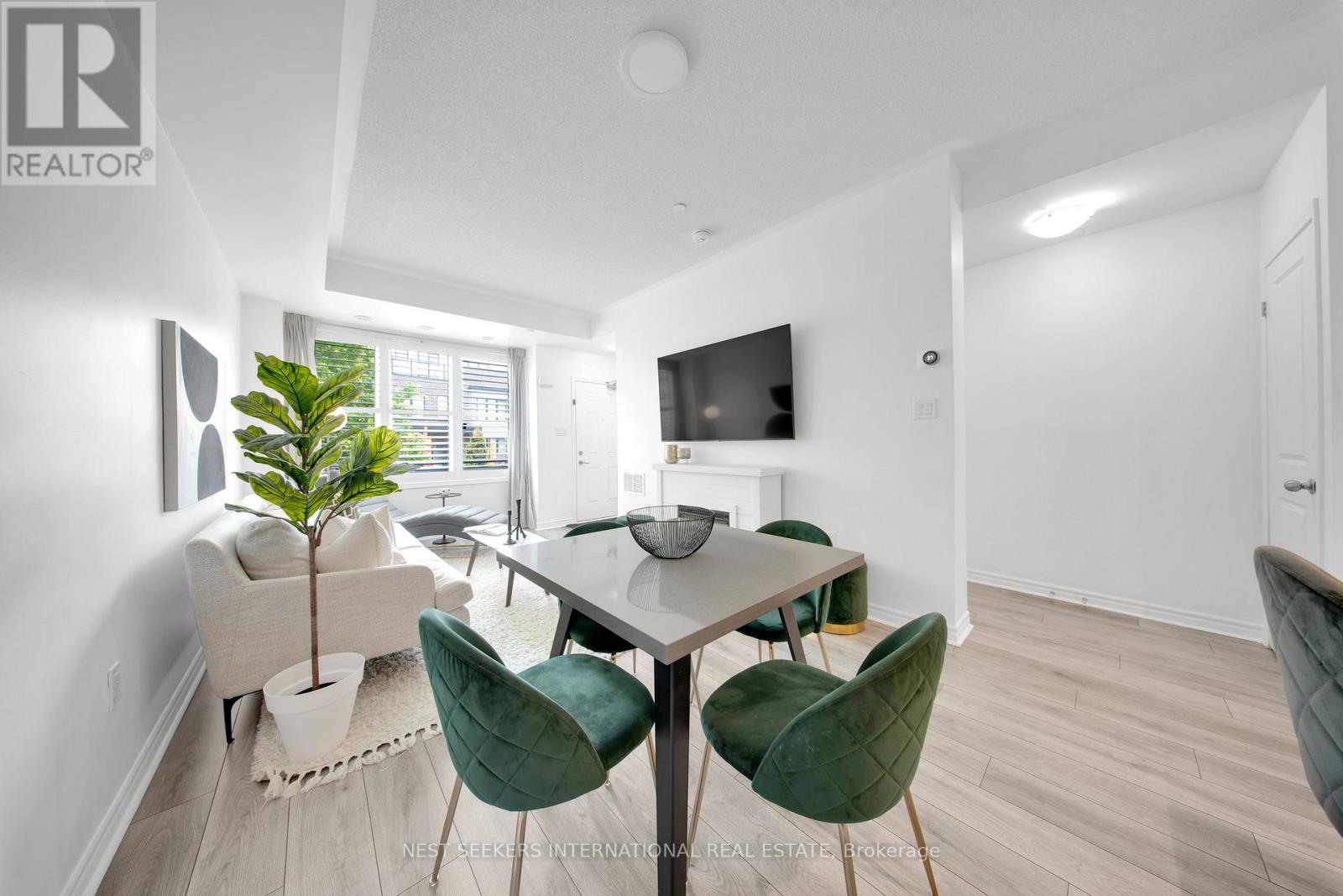 Row / Townhouse for Sale in 2 - 1155 STROUD LANE|Mississauga (Clarkson), Ontario L5J0B3 4