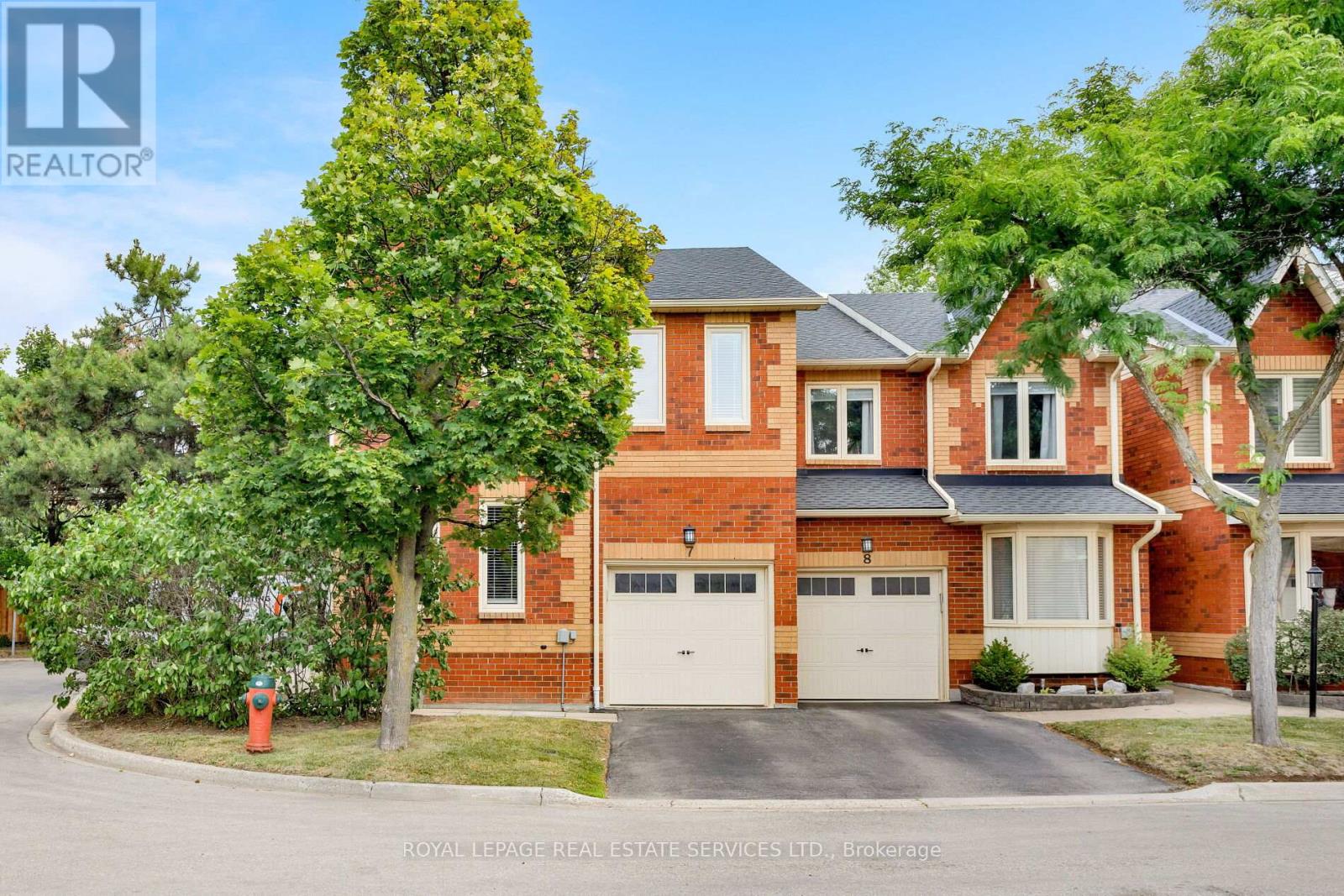 Row / Townhouse for Sale in 7 - 2006 GLENADA CRESCENT|Oakville (WC Wedgewood Creek), Ontario L6H5R9
