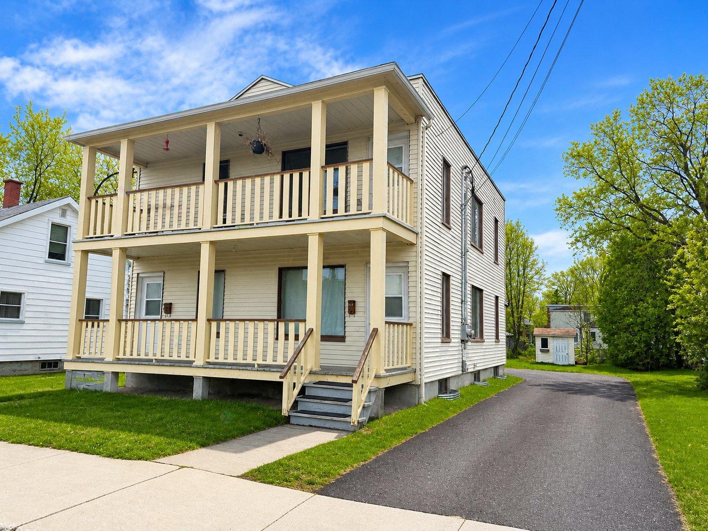 124-126 Rue John, Cowansville, Quebec J2K1X1