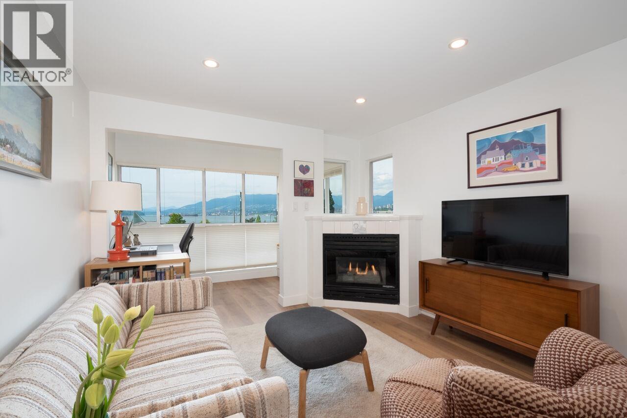208 2211 WALL STREET|Vancouver, British Columbia V5L1G4