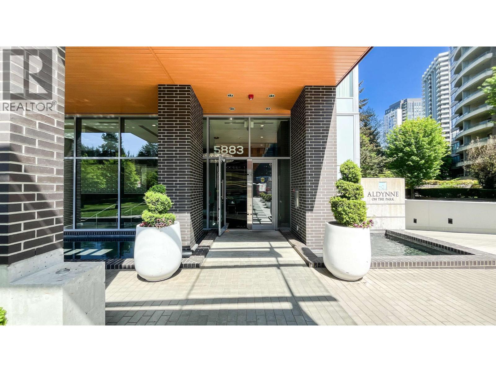 2208 5883 BARKER AVENUE|Burnaby, British Columbia V5H0G4