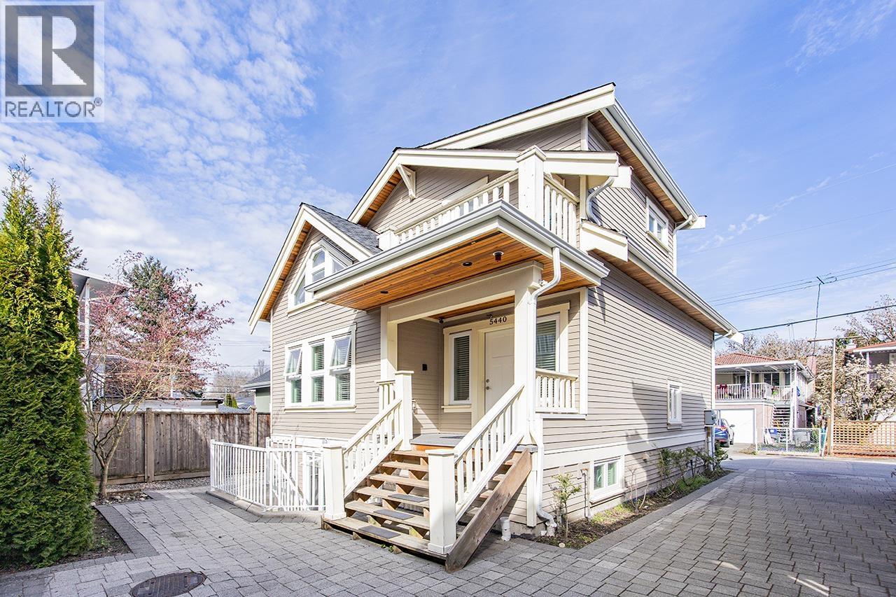 5440 RHODES STREET|Vancouver, British Columbia V5R3N9