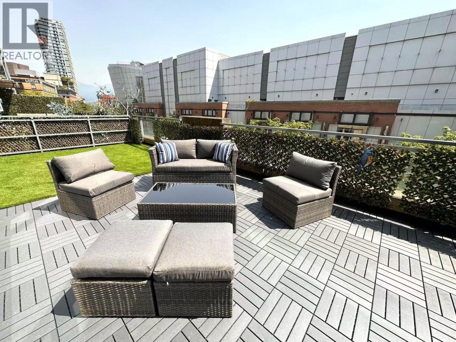311 555 ABBOTT STREET|Vancouver, British Columbia V6B6B8