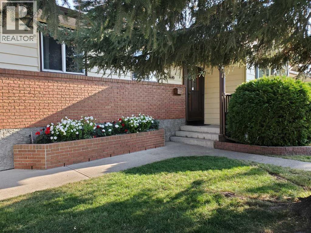 House for Sale in 4640 Rundlehill Road NE|Calgary, Alberta T1Y2P5 2