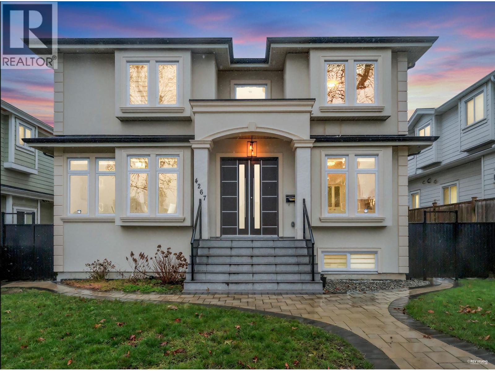 4267 PARKER STREET|Burnaby, British Columbia V5C3C4