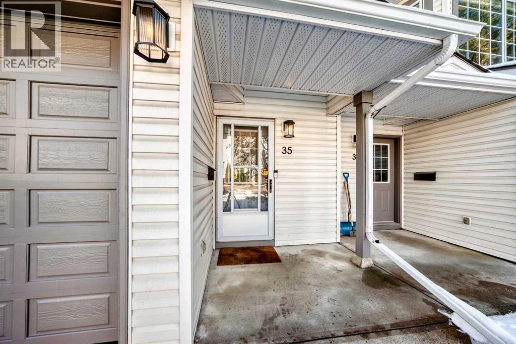 Row / Townhouse for Sale in 35 Kingsland Villas SW|Calgary, Alberta T2V5J9 2