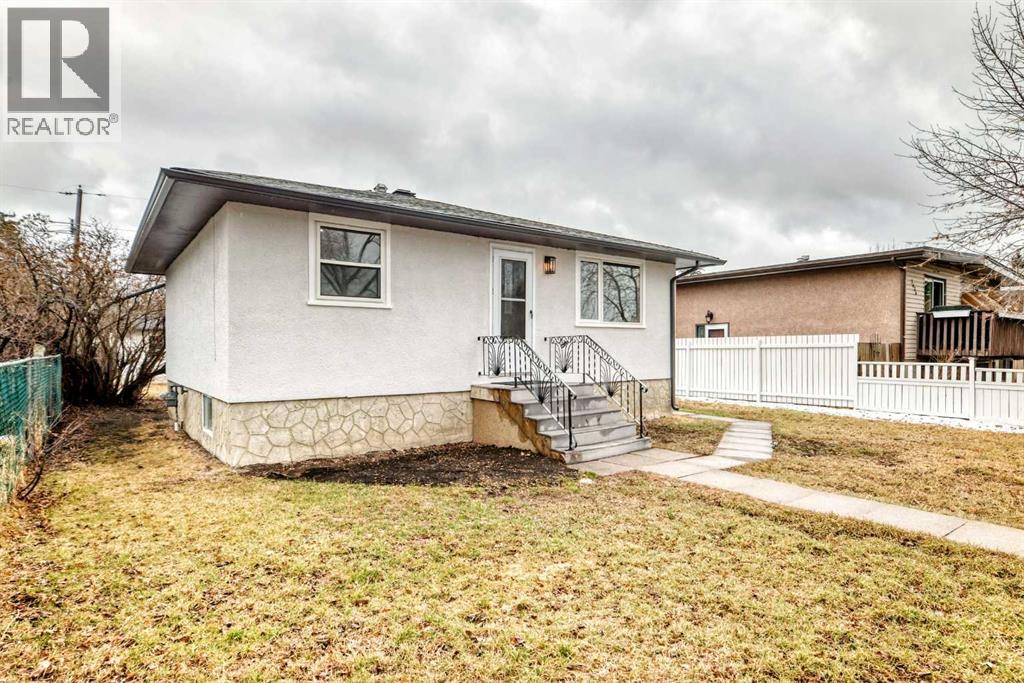 House for Sale in 7634 21 Street SE|Calgary, Alberta T2C0V5 3