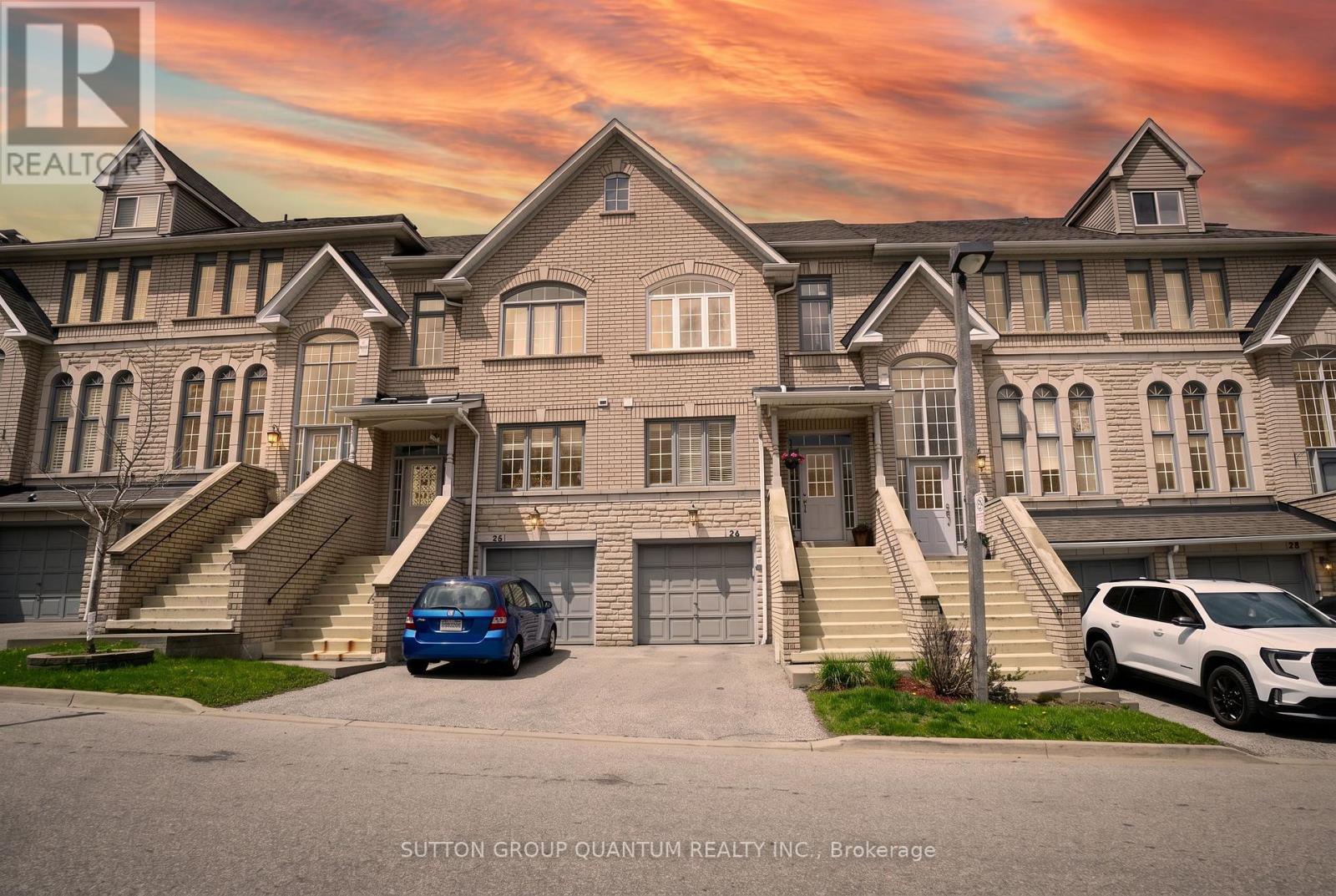 Row / Townhouse for Sale in 26 - 5525 PALMERSTON CRESCENT|Mississauga (Central Erin Mills), Ontario L5M5Z8
