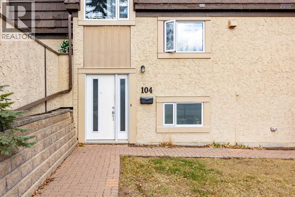 Row / Townhouse for Sale in 104, 3130 66 Avenue SW|Calgary, Alberta T3E5K8 5