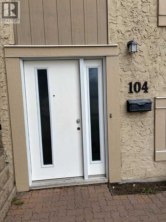 Row / Townhouse for Sale in 104, 3130 66 Avenue SW|Calgary, Alberta T3E5K8 3