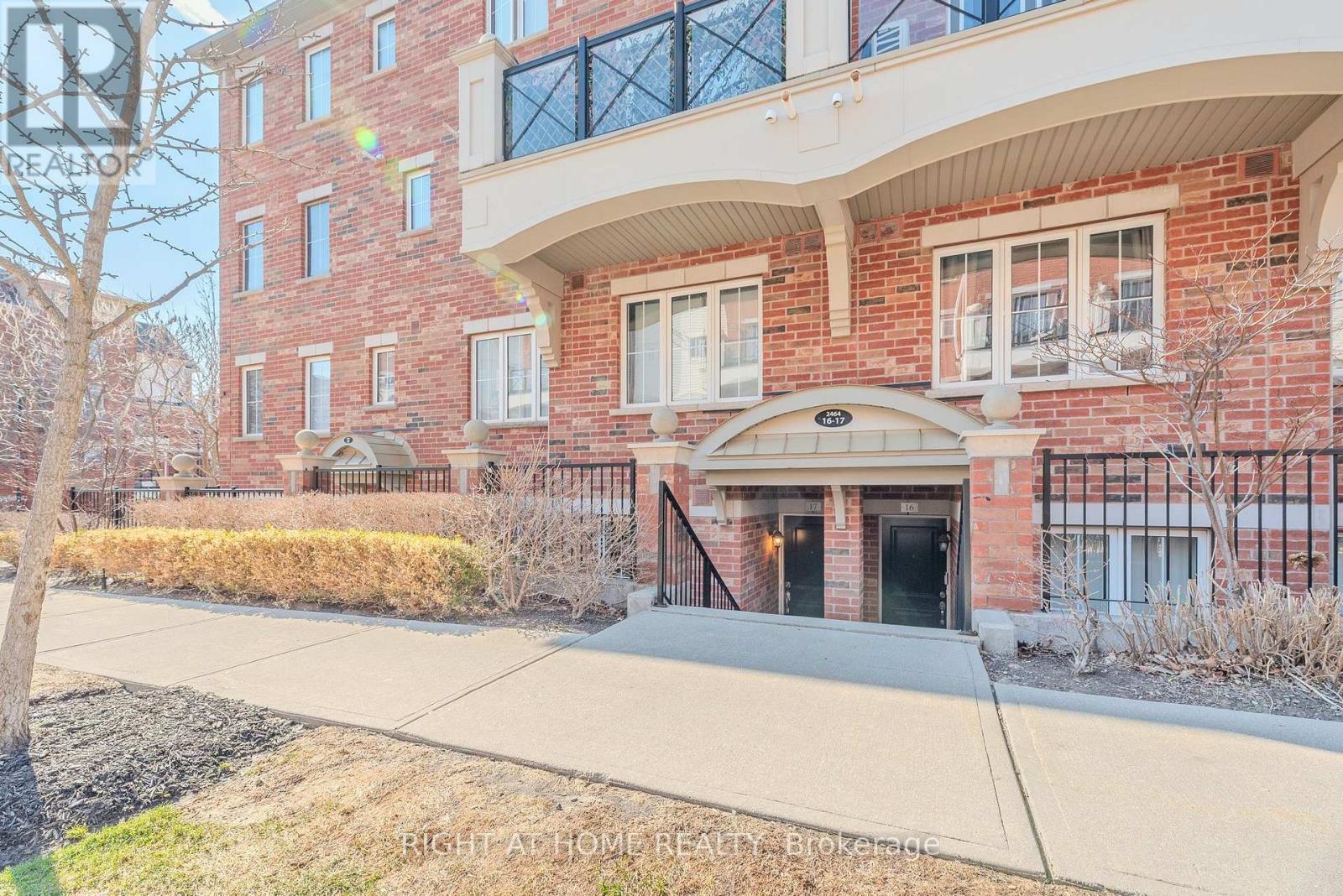 Row / Townhouse for Sale in 17 - 2464 POST ROAD|Oakville (RO River Oaks), Ontario L6H0J2
