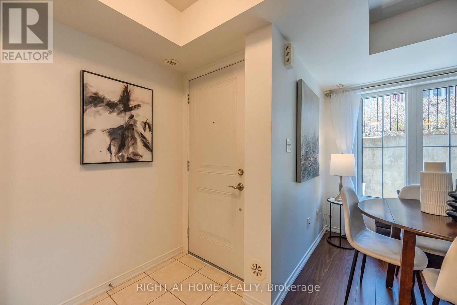 Row / Townhouse for Sale in 17 - 2464 POST ROAD|Oakville (RO River Oaks), Ontario L6H0J2 4