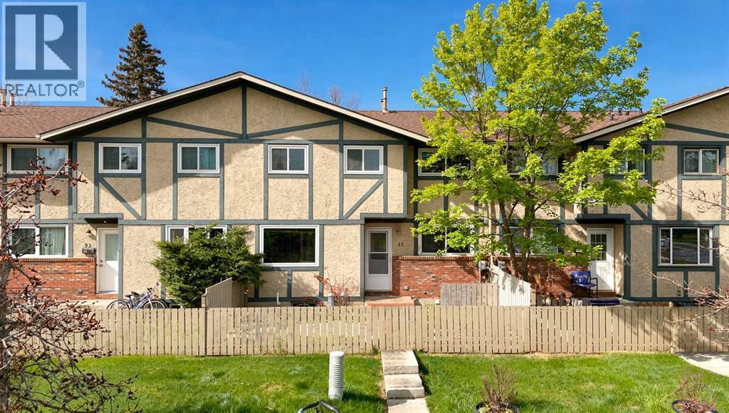 Row / Townhouse for Sale in 92, 203 Lynnview Road SE|Calgary, Alberta T2C2C6
