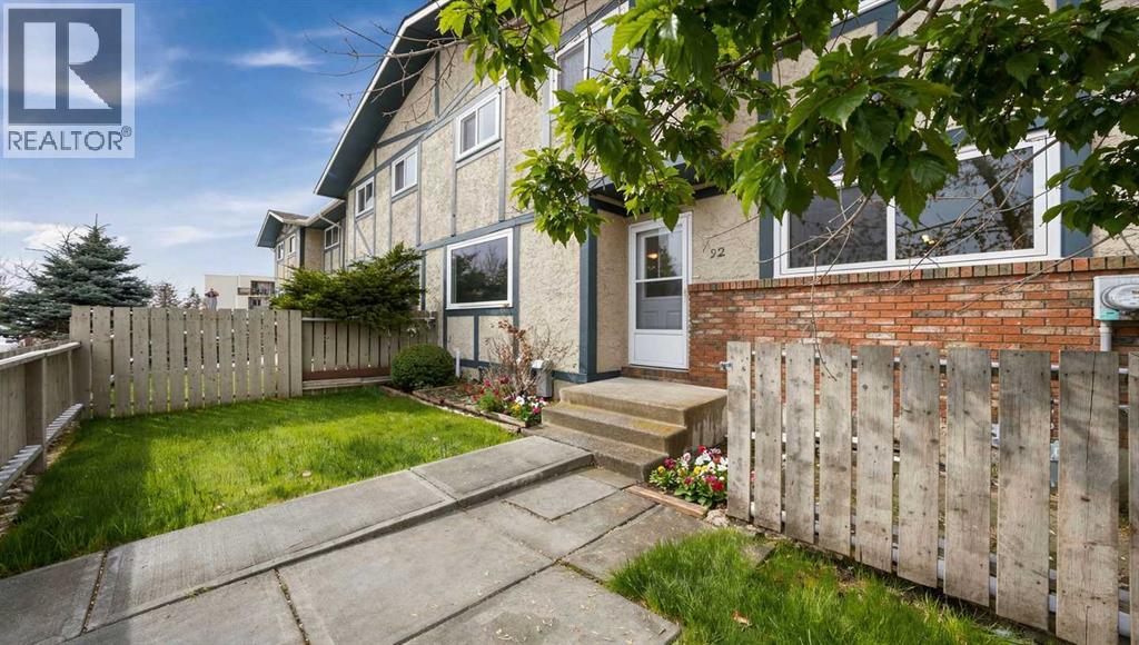 Row / Townhouse for Sale in 92, 203 Lynnview Road SE|Calgary, Alberta T2C2C6 3