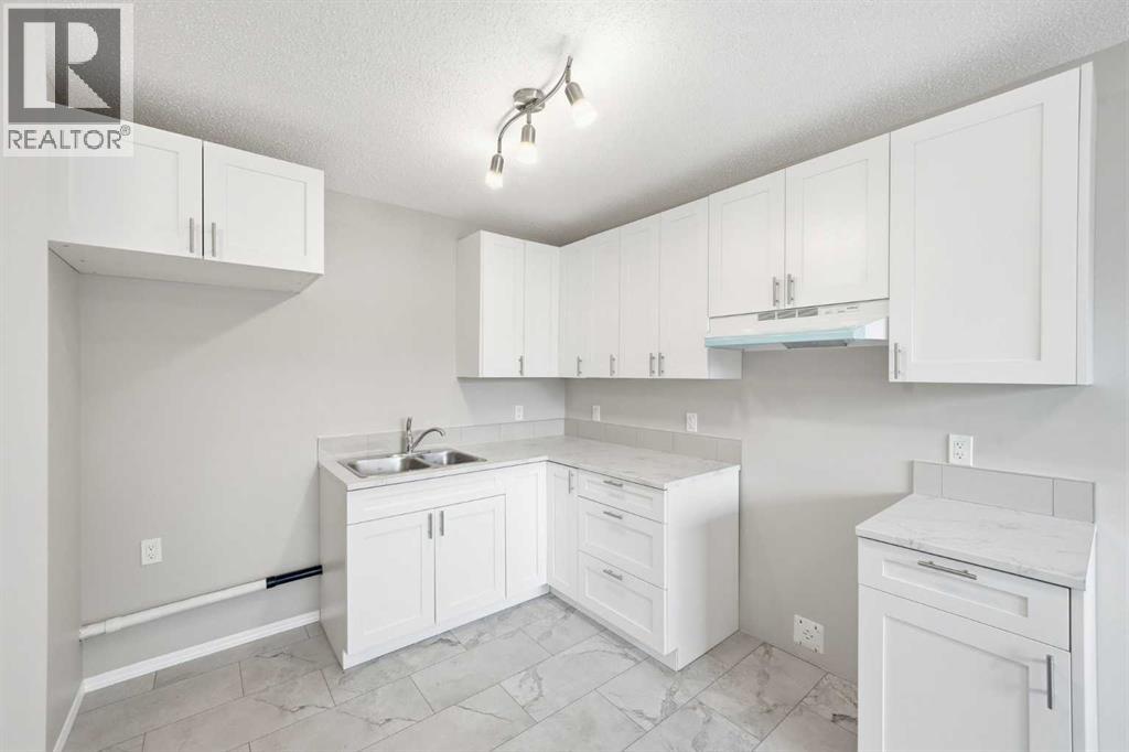 Row / Townhouse for Sale in 92, 203 Lynnview Road SE|Calgary, Alberta T2C2C6 5