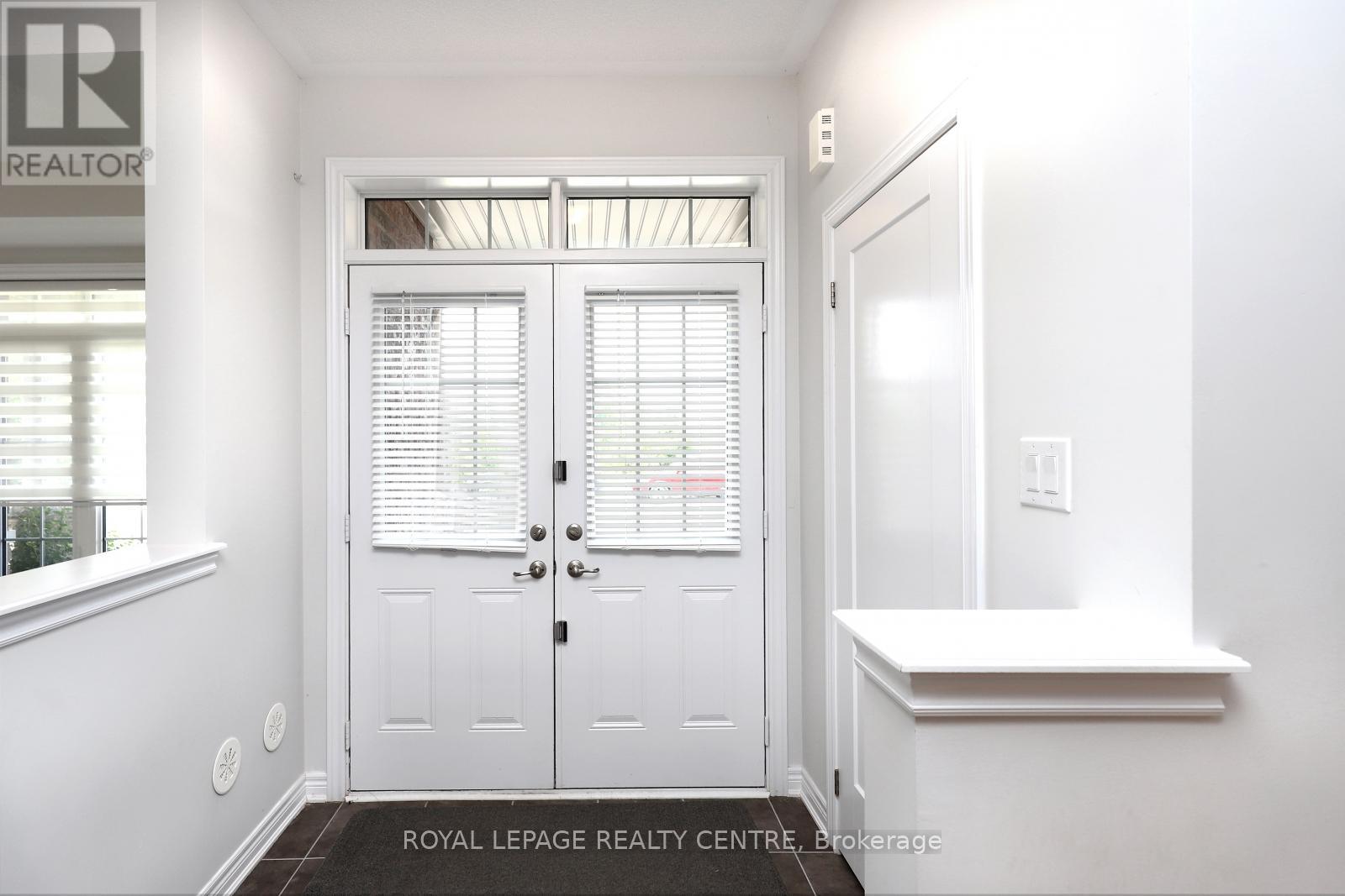 Row / Townhouse for Sale in 3020 GEORGE SAVAGE AVENUE|Oakville (GO Glenorchy), Ontario L6M0Z1 5