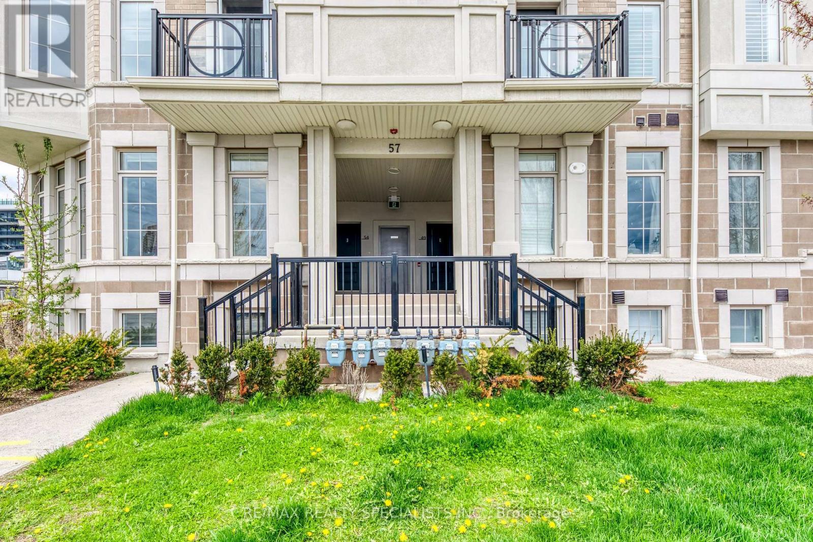 Row / Townhouse for Sale in 52 - 57 ARMDALE ROAD|Mississauga (Hurontario), Ontario L4Z0C7 2