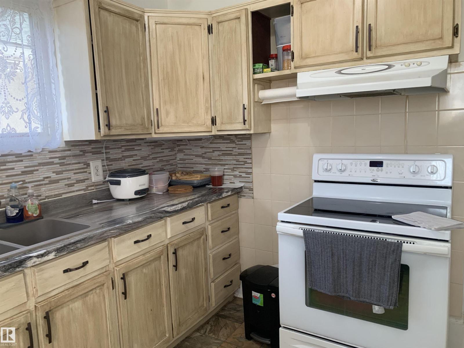 For sale: 11305 89 ST NW, Edmonton, Alberta T5B3T5 - E4485739 | REALTOR.ca
