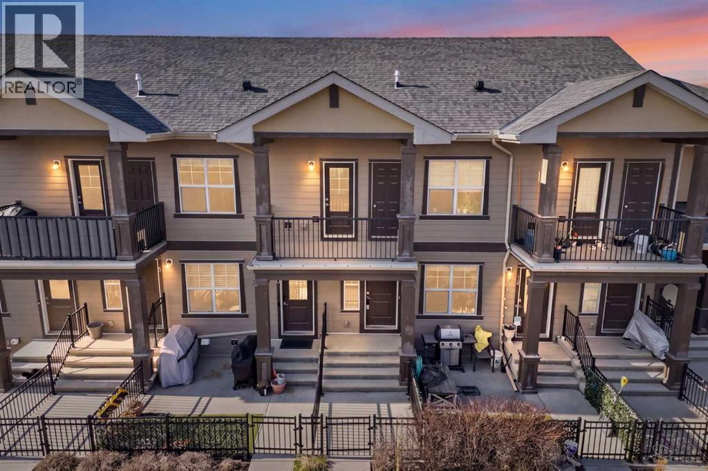Row / Townhouse for Sale in 12 Evanscrest Gardens NW|Calgary, Alberta T3P0S1 2