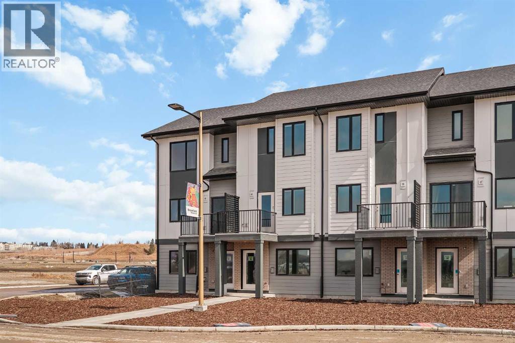 Row / Townhouse for Sale in 26 Rowmont Heath NW|Calgary, Alberta T3L0M2 2