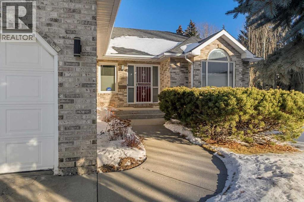 House for Sale in 22 Varsity Estates Close NW|Calgary, Alberta T3B5J2 3
